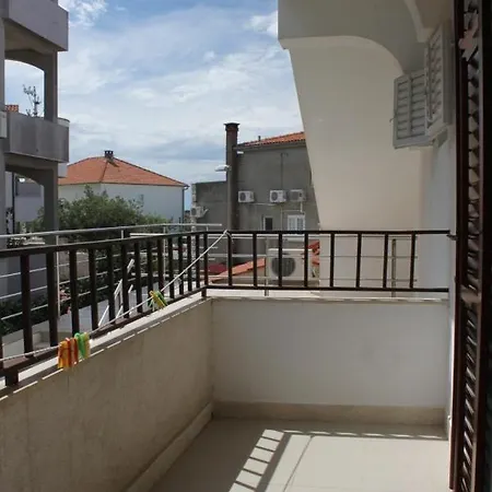 With A Parking Space Hvar - 8794 חוואר