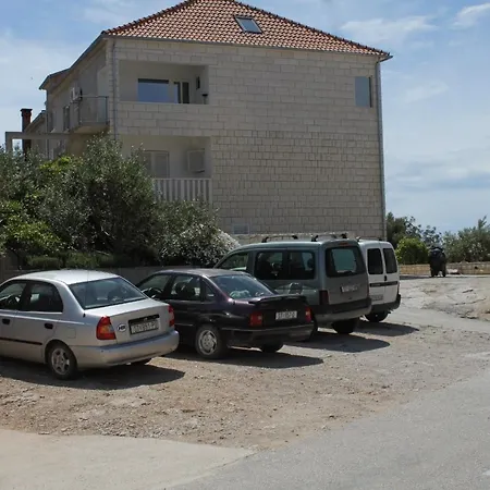 With A Parking Space Hvar - 8794 חוואר